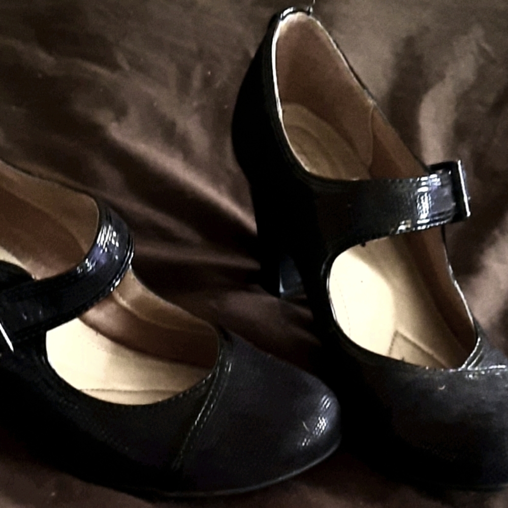 Like new size 3 inch heels